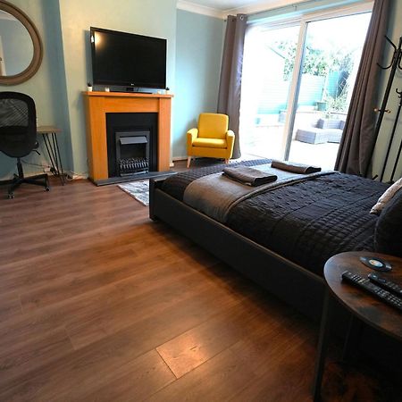 Detached Homestay - Super, King & Double Rooms - Leyland, Preston, Chorley, Lancashire Экстерьер фото