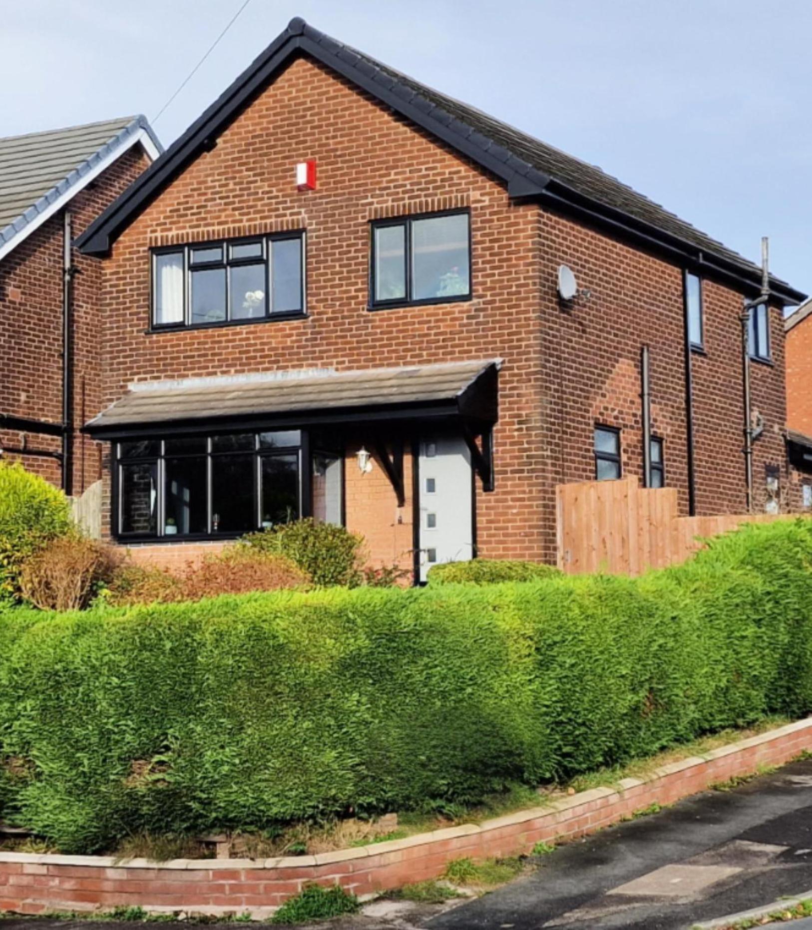 Detached Homestay - Super, King & Double Rooms - Leyland, Preston, Chorley, Lancashire Экстерьер фото
