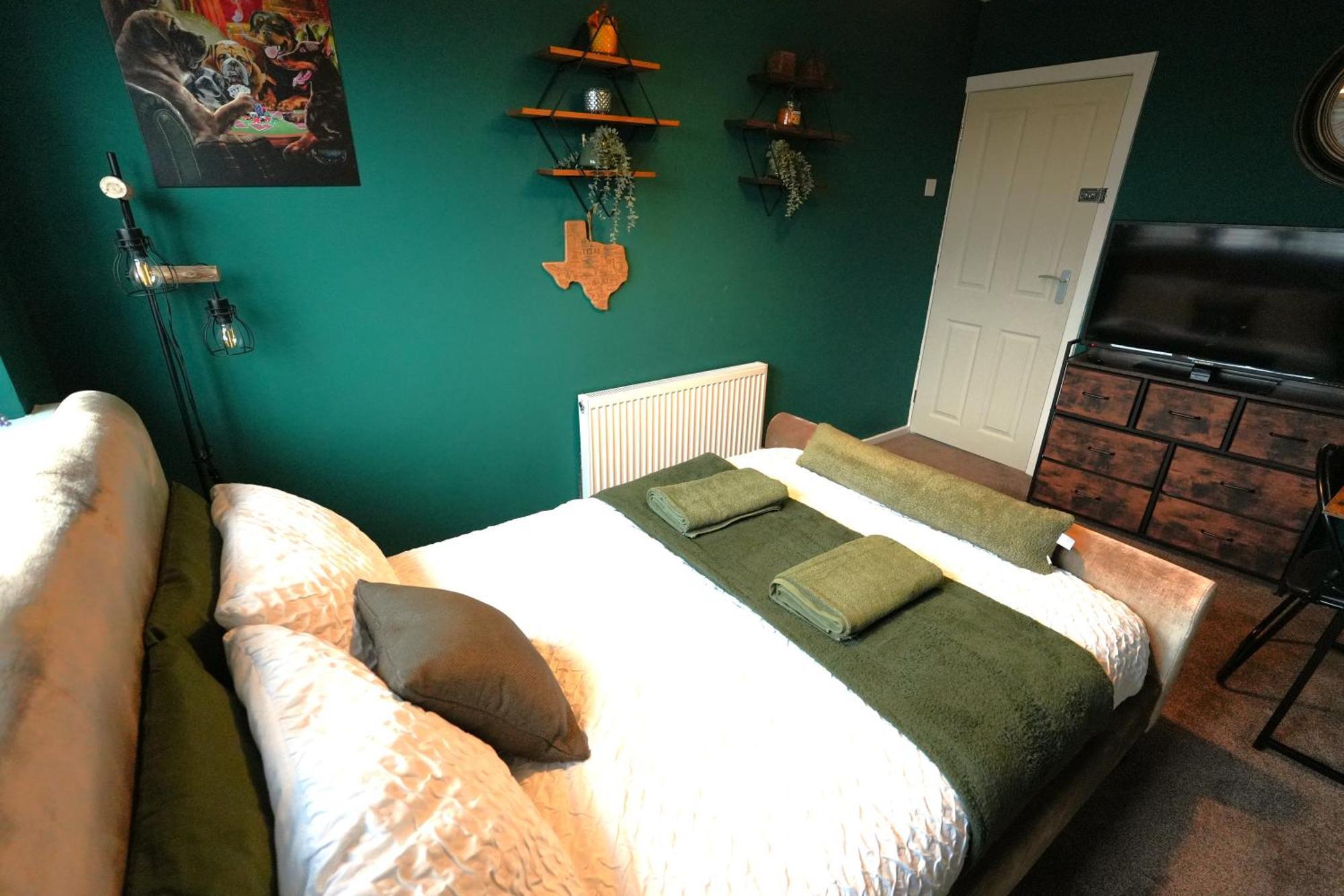 Detached Homestay - Super, King & Double Rooms - Leyland, Preston, Chorley, Lancashire Экстерьер фото