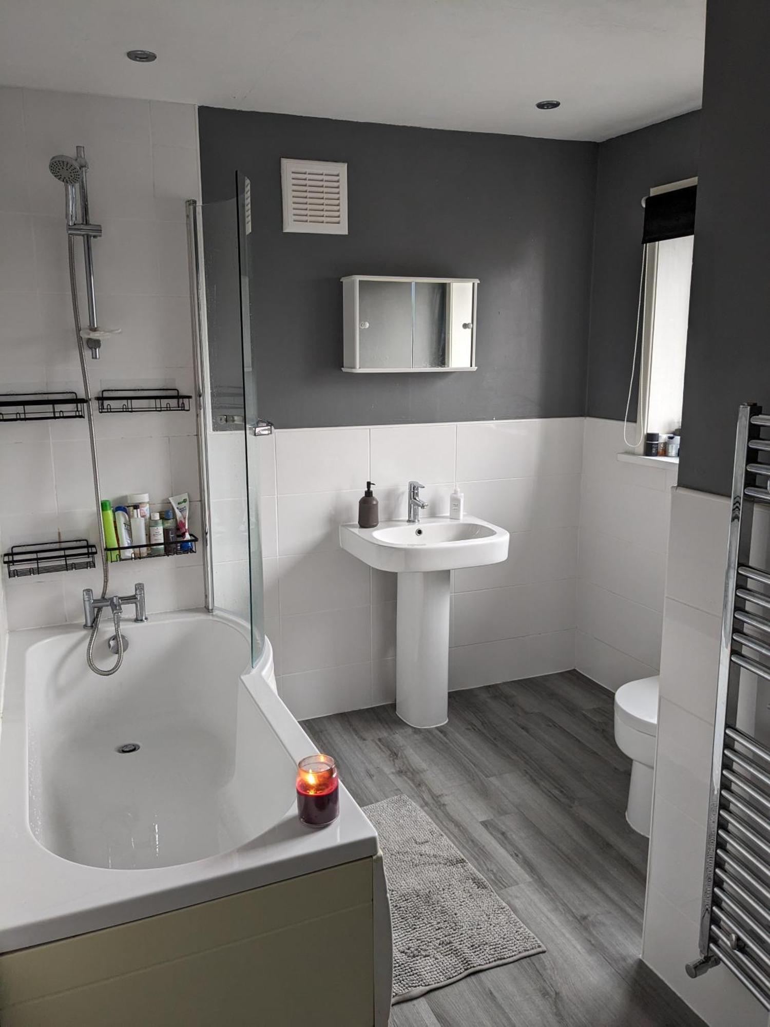 Detached Homestay - Super, King & Double Rooms - Leyland, Preston, Chorley, Lancashire Номер фото