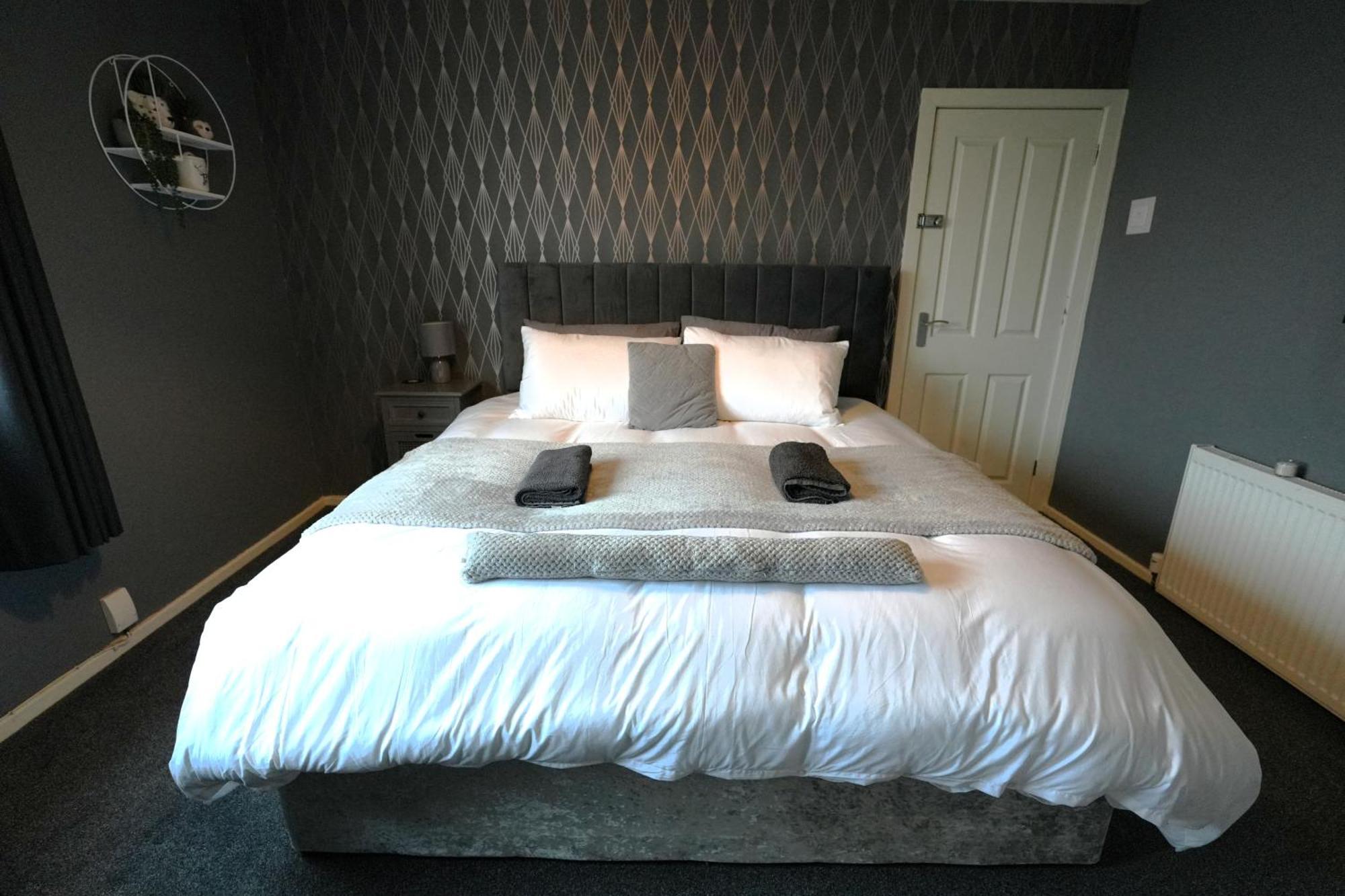 Detached Homestay - Super, King & Double Rooms - Leyland, Preston, Chorley, Lancashire Экстерьер фото