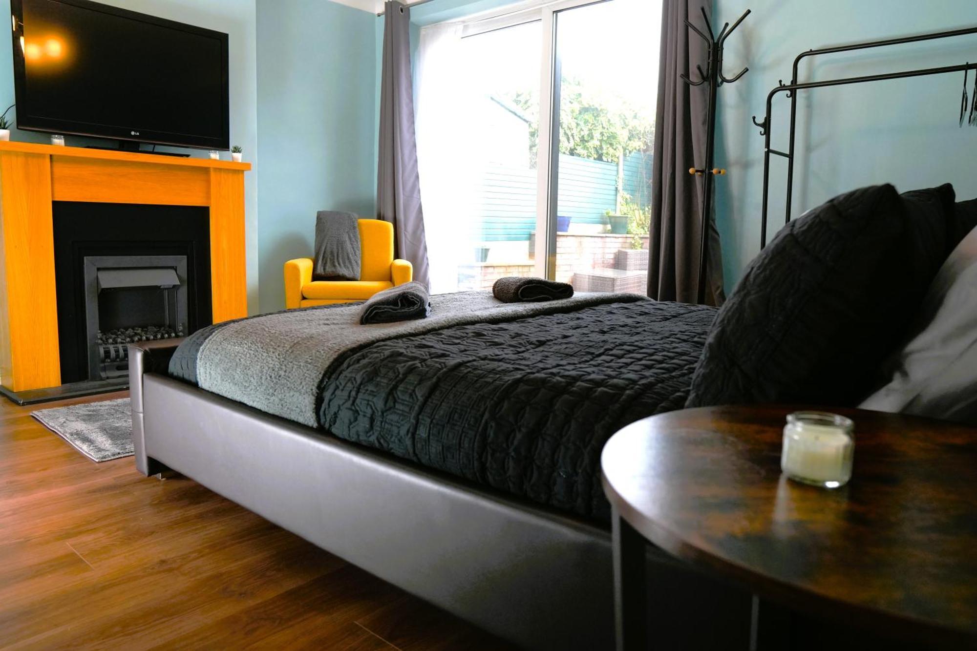Detached Homestay - Super, King & Double Rooms - Leyland, Preston, Chorley, Lancashire Экстерьер фото