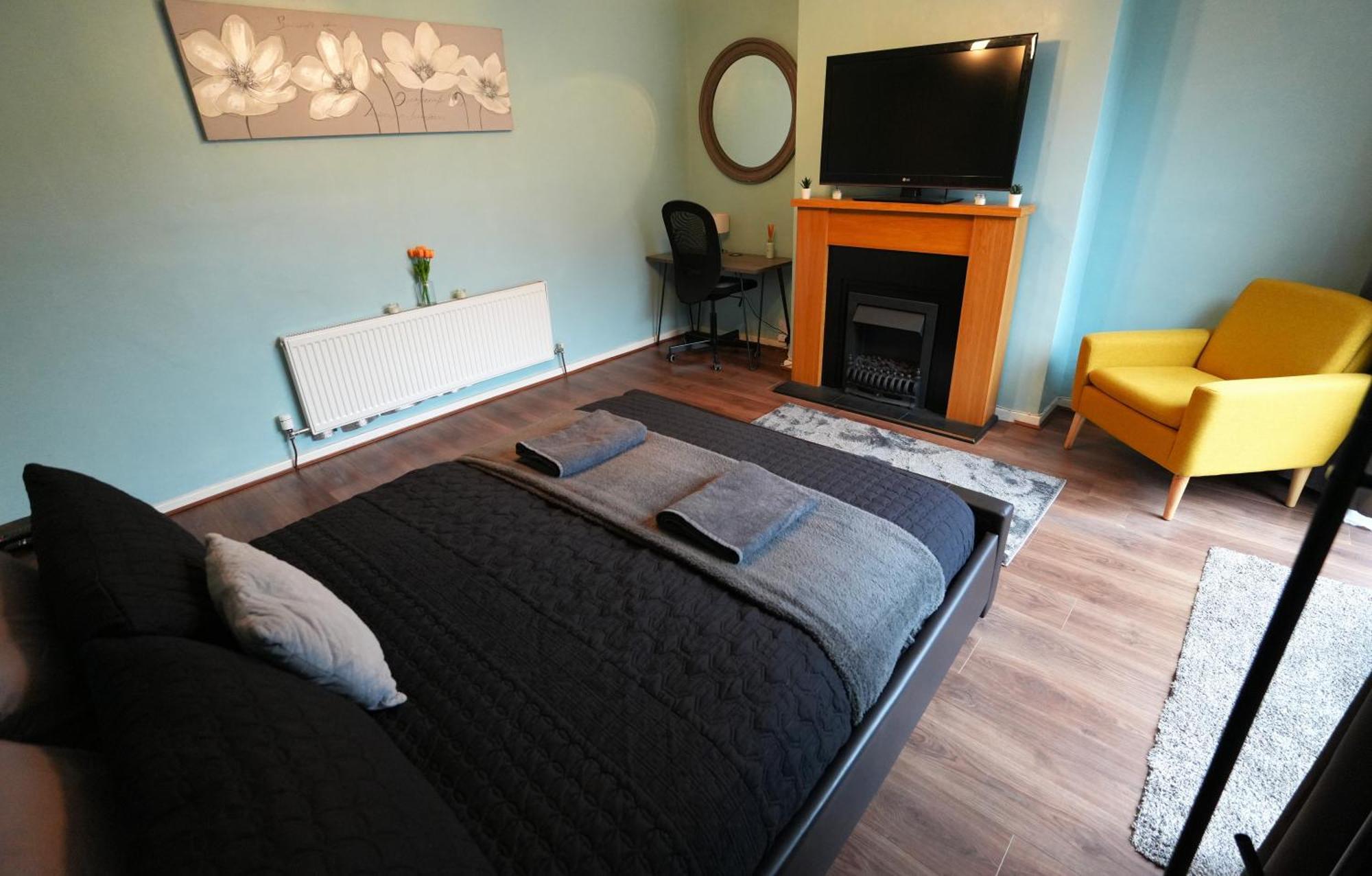Detached Homestay - Super, King & Double Rooms - Leyland, Preston, Chorley, Lancashire Экстерьер фото