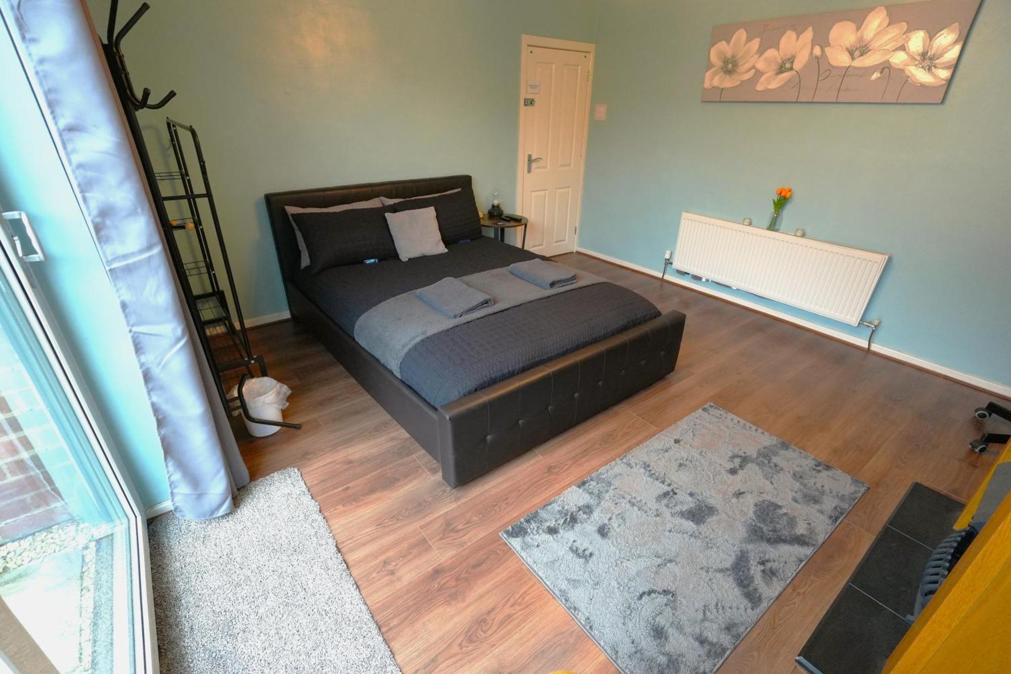 Detached Homestay - Super, King & Double Rooms - Leyland, Preston, Chorley, Lancashire Экстерьер фото