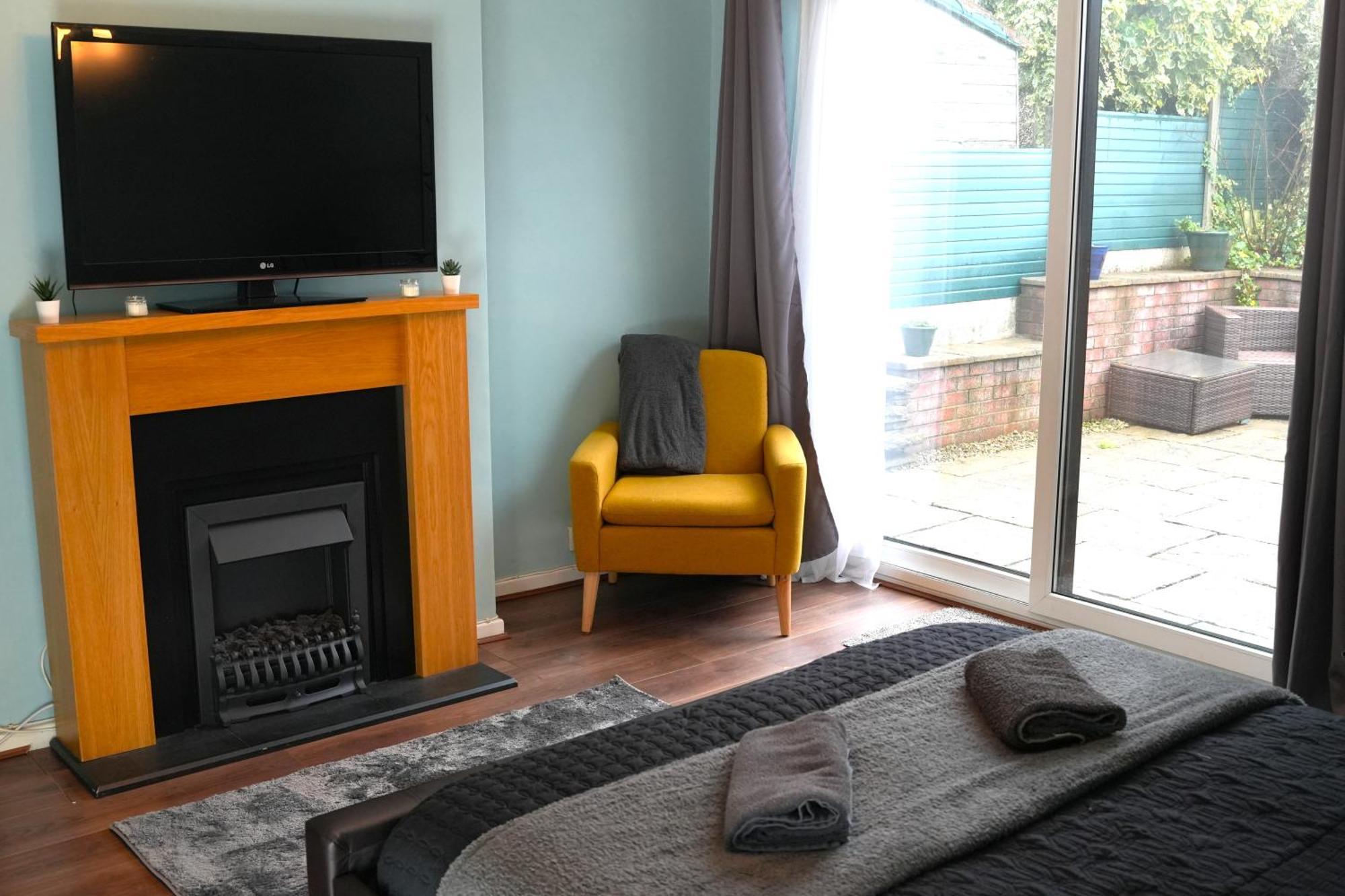 Detached Homestay - Super, King & Double Rooms - Leyland, Preston, Chorley, Lancashire Экстерьер фото