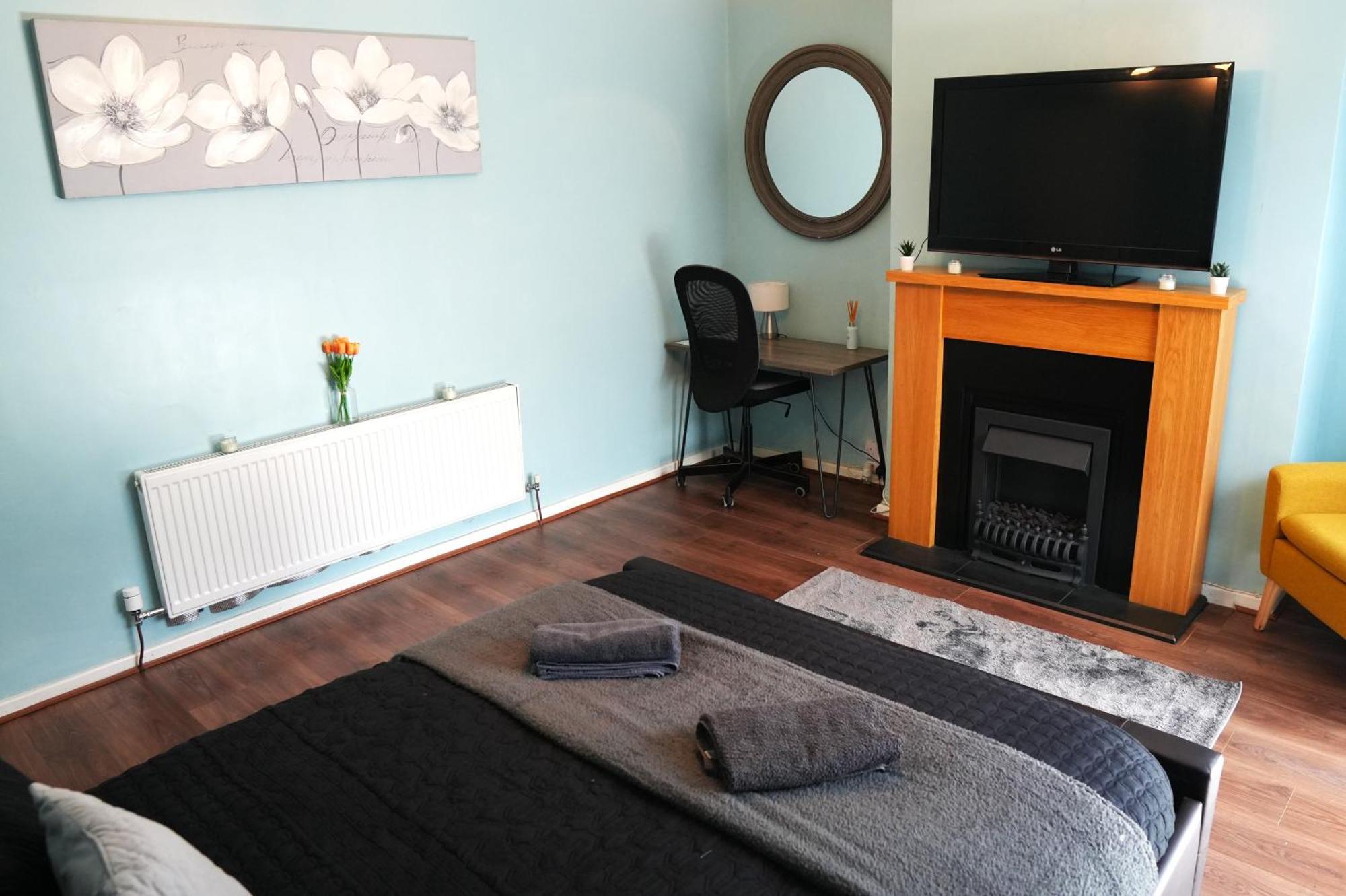 Detached Homestay - Super, King & Double Rooms - Leyland, Preston, Chorley, Lancashire Экстерьер фото
